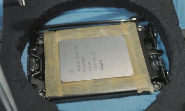 线上配资门户网 中国团队将酷睿i9-14900KF超频至9.2GHz 刷新全球CPU频率纪录