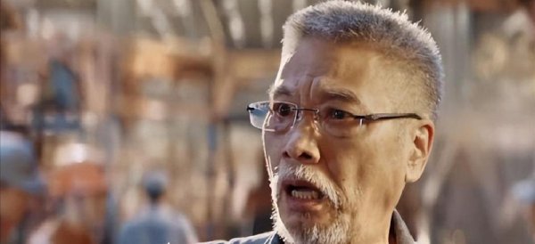 配资平台开户炒股 70岁吸氧拍《流浪地球》：他用半生证明，跌进谷底的人更能仰望星空